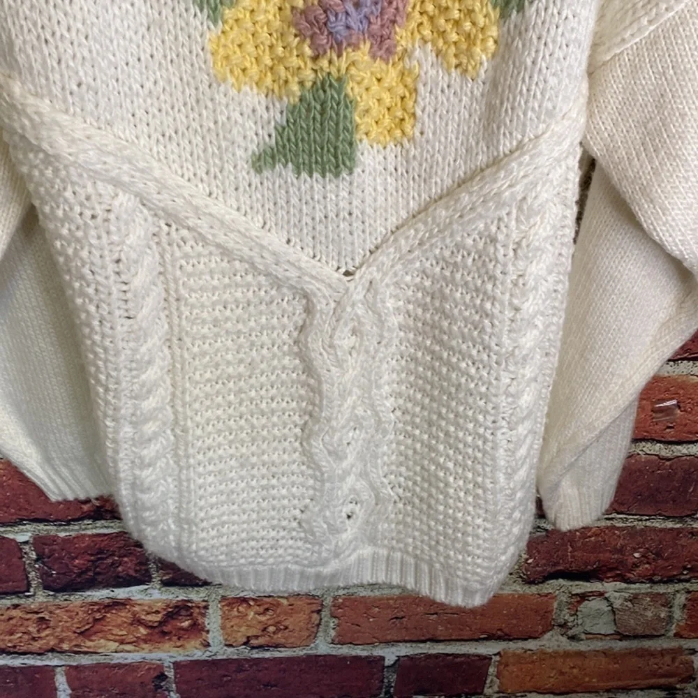 Andrew St.John Vintage Knit Sweater with Floral Design Size L - Picture 6 of 12